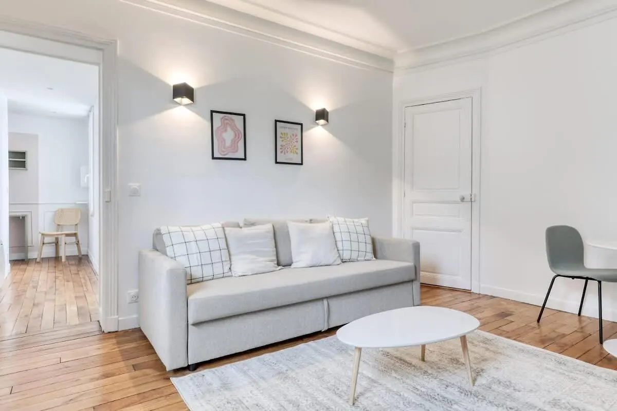 Delta - Appartement Parisien - 9E